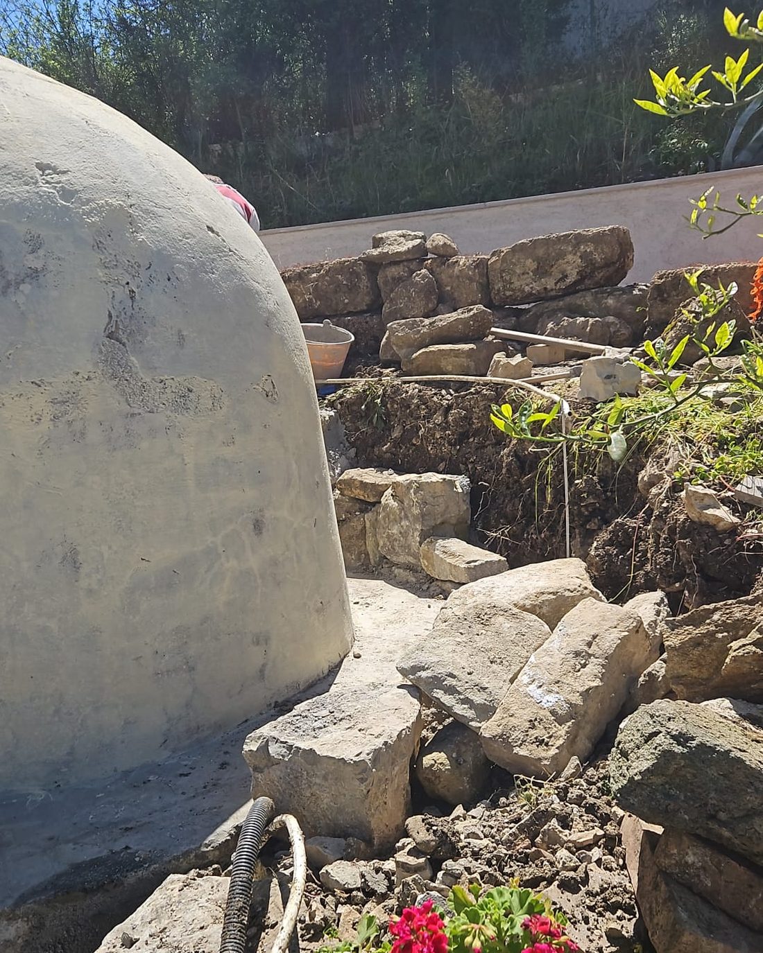 Il pozzo in pietra a cupola restaurato